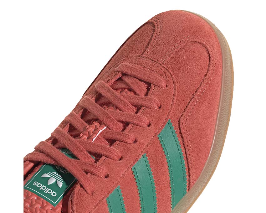 Czerwone skórzane buty do gimnastyki halowej