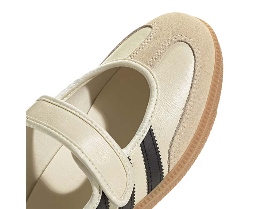 Sneakersy skórzane w kolorze kremowym z gumową podeszwą
