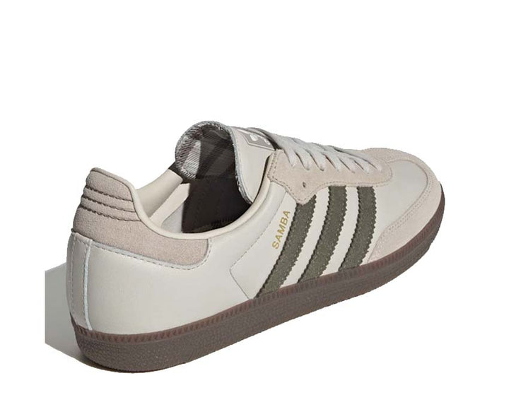 Klasyczne sneakersy ze skóry i gumy w kolorze aluminium.