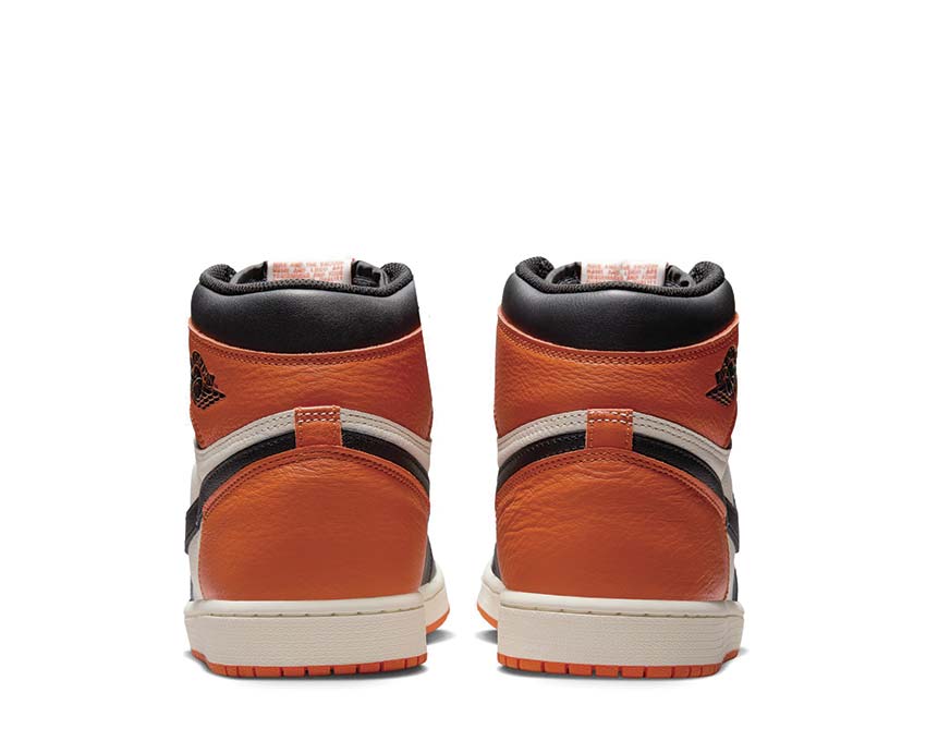 Wysokie retro sneakersy skórzane w kolorach inspirowanych koszykówką.