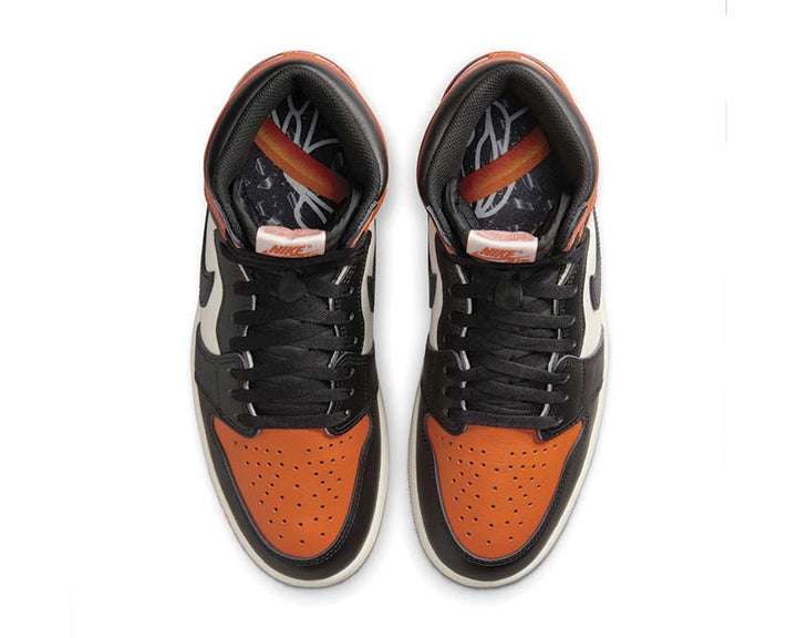 Wysokie retro sneakersy skórzane w kolorach inspirowanych koszykówką.