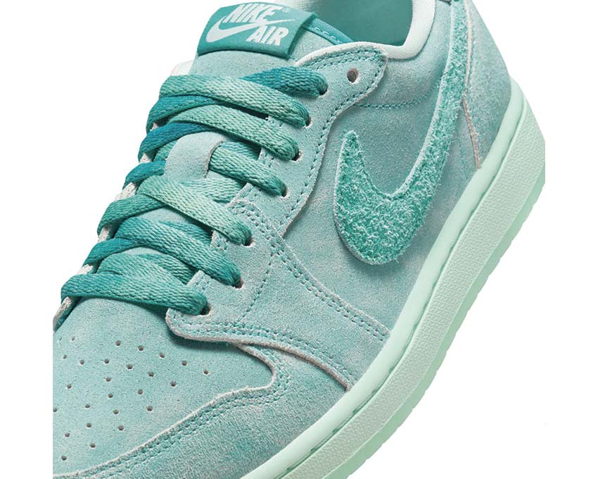 Niskie retro buty skórzane i tekstylne w kolorze wyblakłego zielonego akwamarynu
