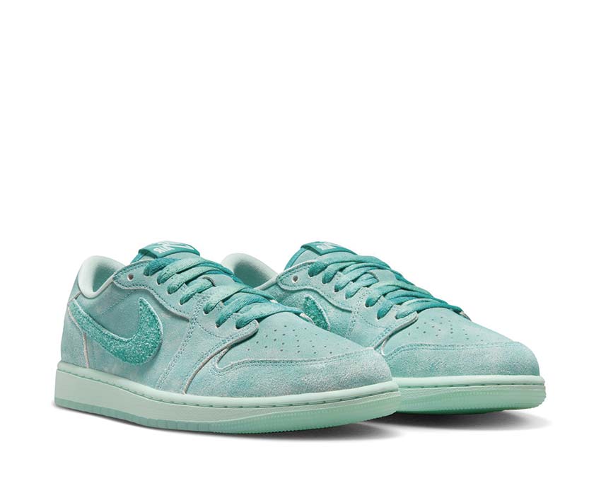 Niskie retro buty skórzane i tekstylne w kolorze wyblakłego zielonego akwamarynu