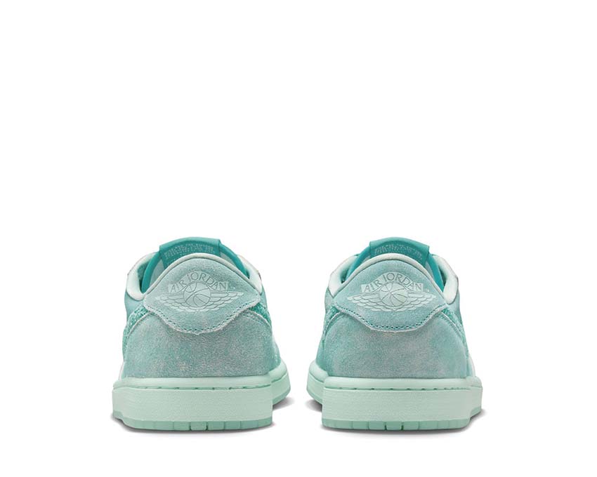 Niskie retro buty skórzane i tekstylne w kolorze wyblakłego zielonego akwamarynu