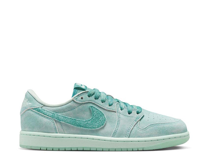 Niskie retro buty skórzane i tekstylne w kolorze wyblakłego zielonego akwamarynu