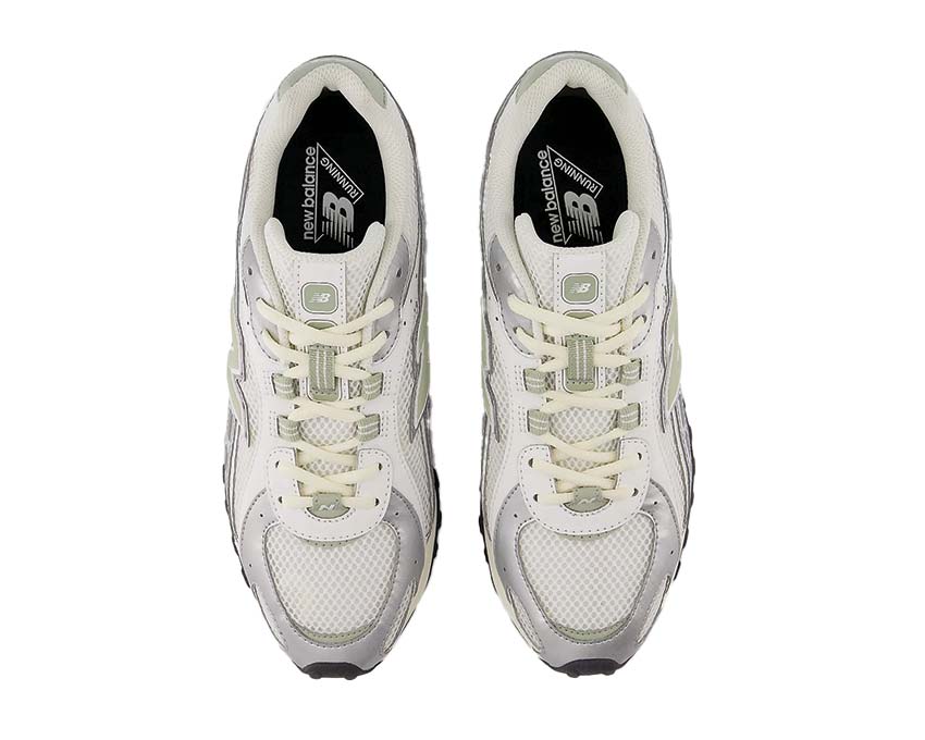 Sneakersy skórzane i tekstylne z designem inspirowanym wężem.