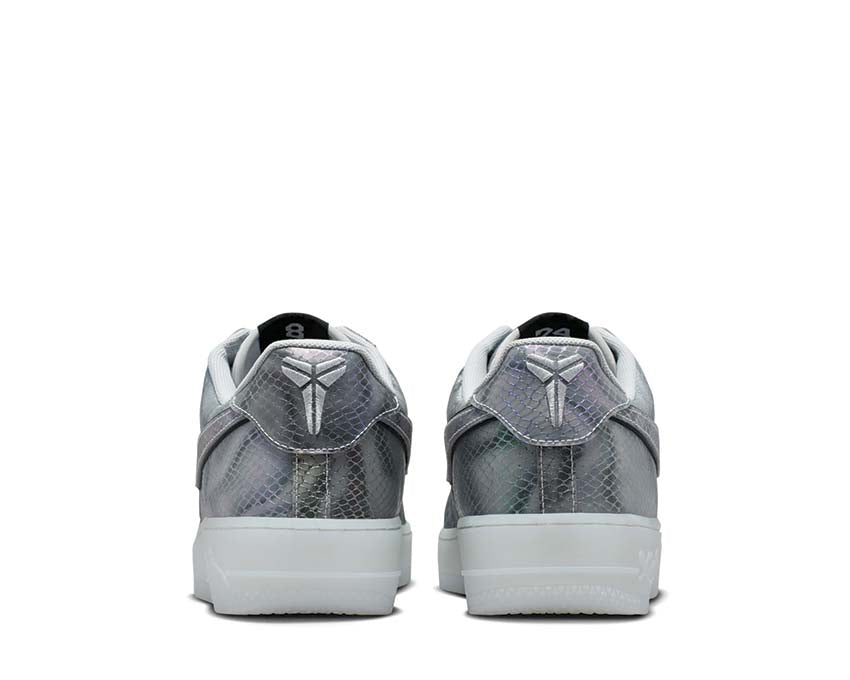 Niskie skórzane buty z efektem lentikularnym i sportowym designem.