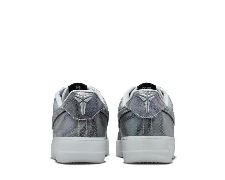 Niskie skórzane buty z efektem lentikularnym i sportowym designem.