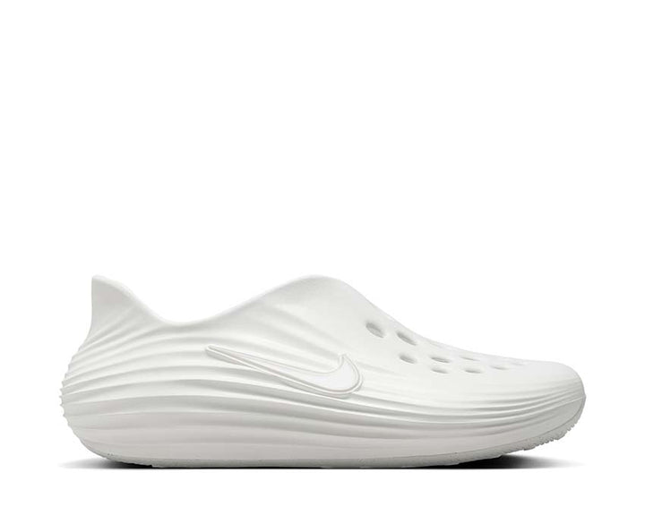 Sneakers z reaktywnym amortyzacją i eleganckim designem w jasnym kolorze.
