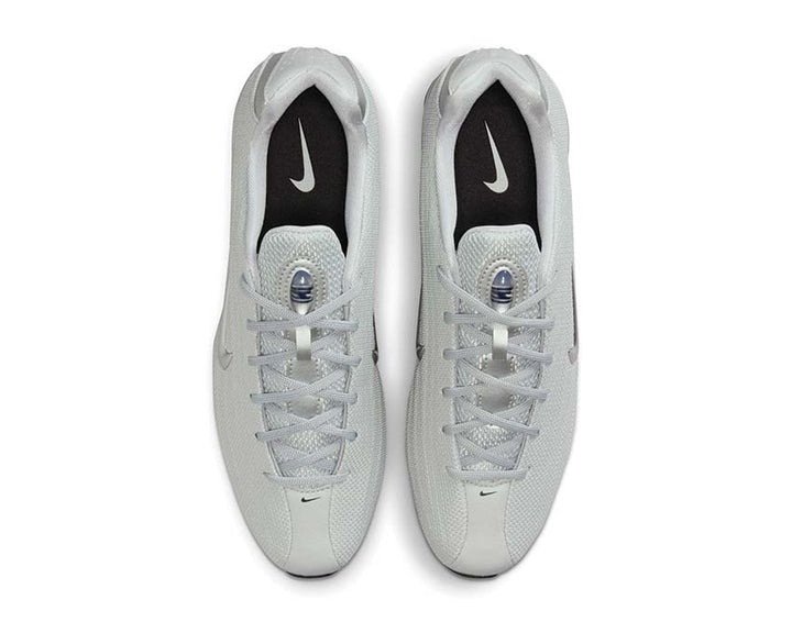 Buty sportowe z amortyzacją w kolumnach, kolor srebrny.