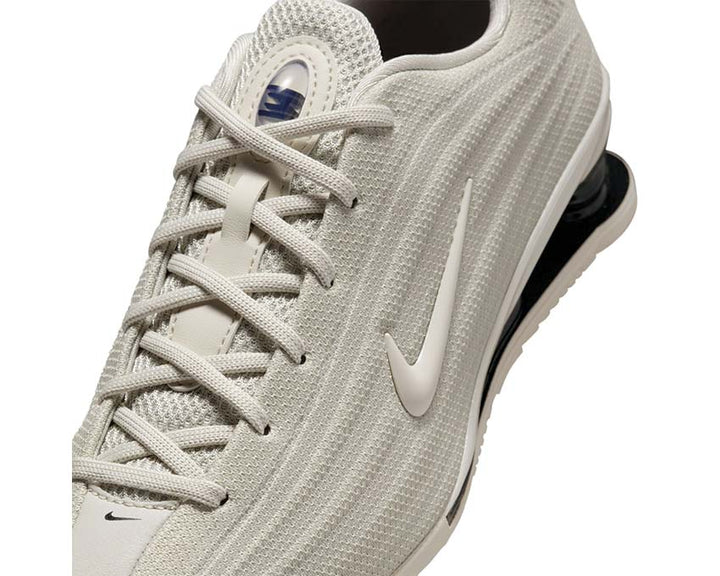 Sportowe buty amortyzowane w kolorze jasnego kości