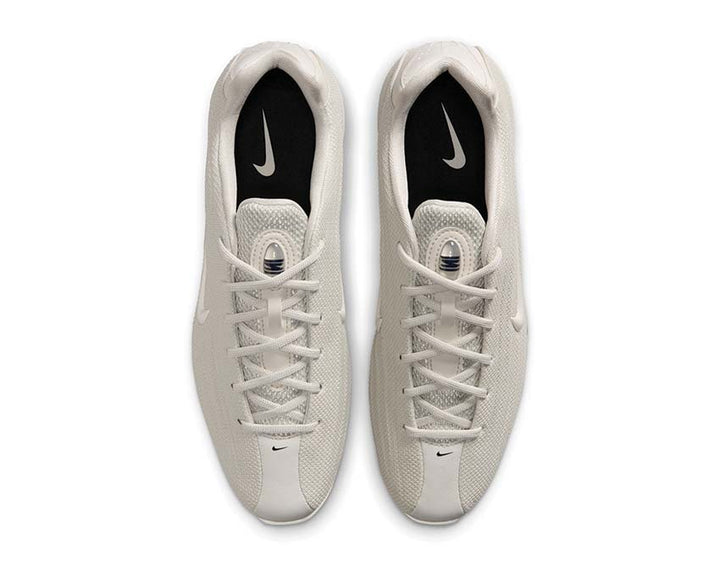 Sportowe buty amortyzowane w kolorze jasnego kości