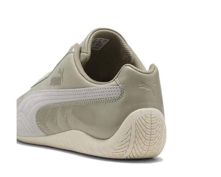 Sportowe buty ze skóry lakierowanej w kolorze szarym